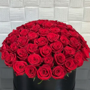 Siyah Kutuda 100 Kırmızı Gül