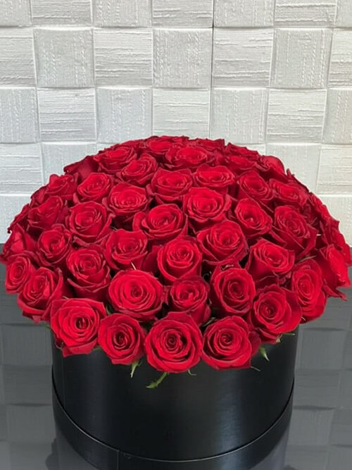 Siyah Kutuda 100 Kırmızı Gül