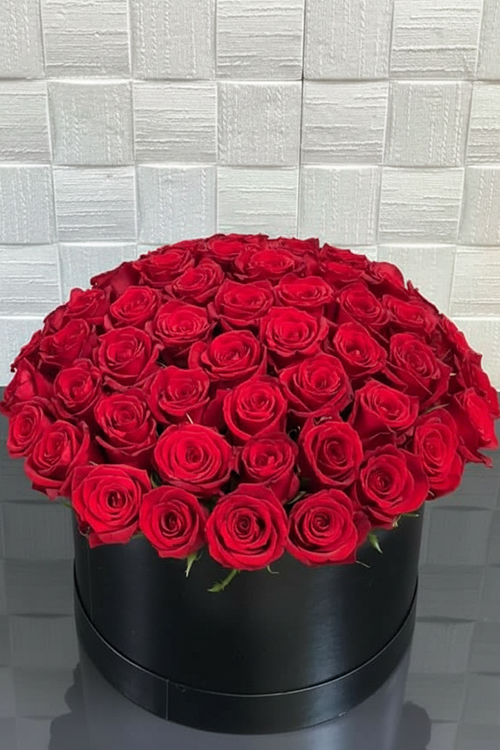 Siyah Kutuda 100 Kırmızı Gül