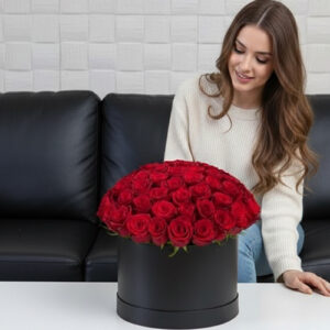 Siyah Kutuda 100 Kırmızı Gül