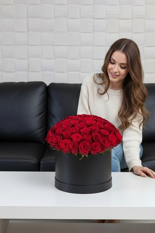 Siyah Kutuda 100 Kırmızı Gül